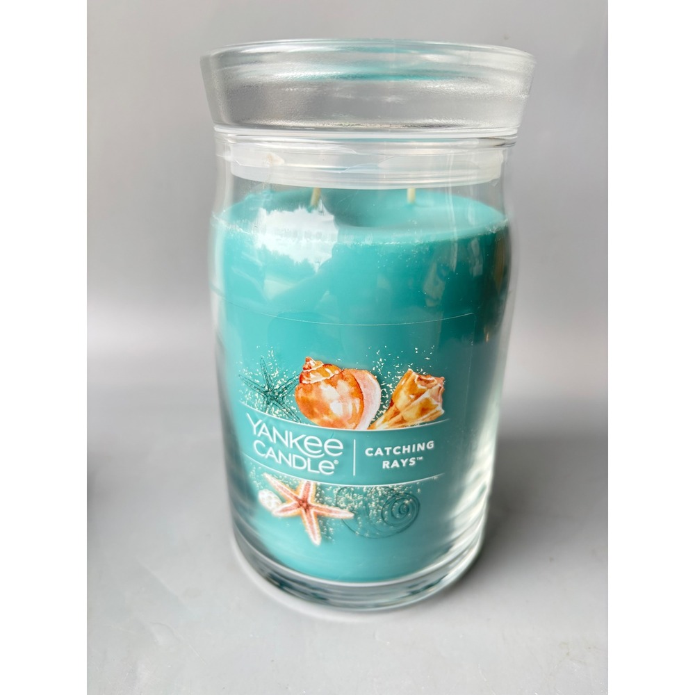Yankee Candle Catching Rays 20 oz Large 2-Wick Tumbler Jar Candle Blue 1630680